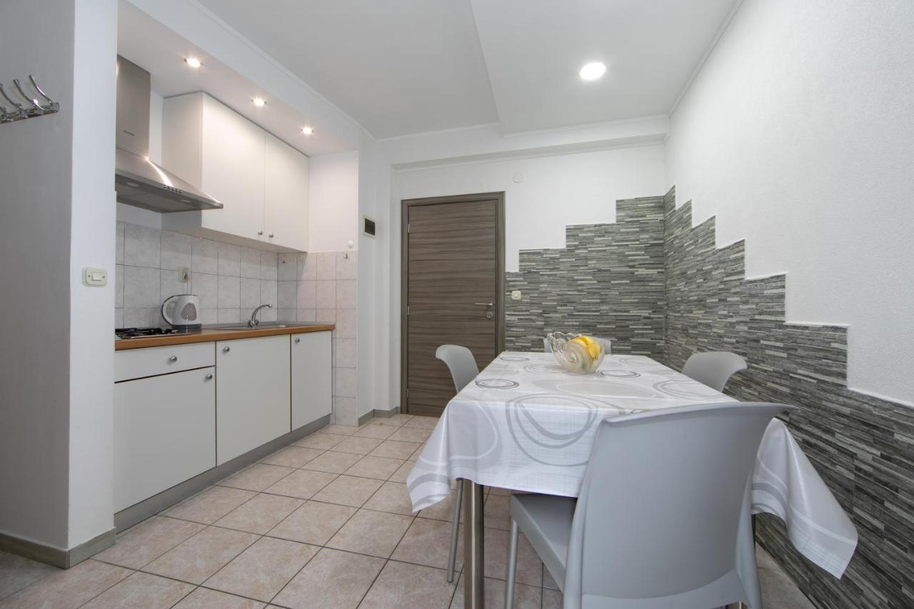 Apartments Maja Tucepi Luaran gambar