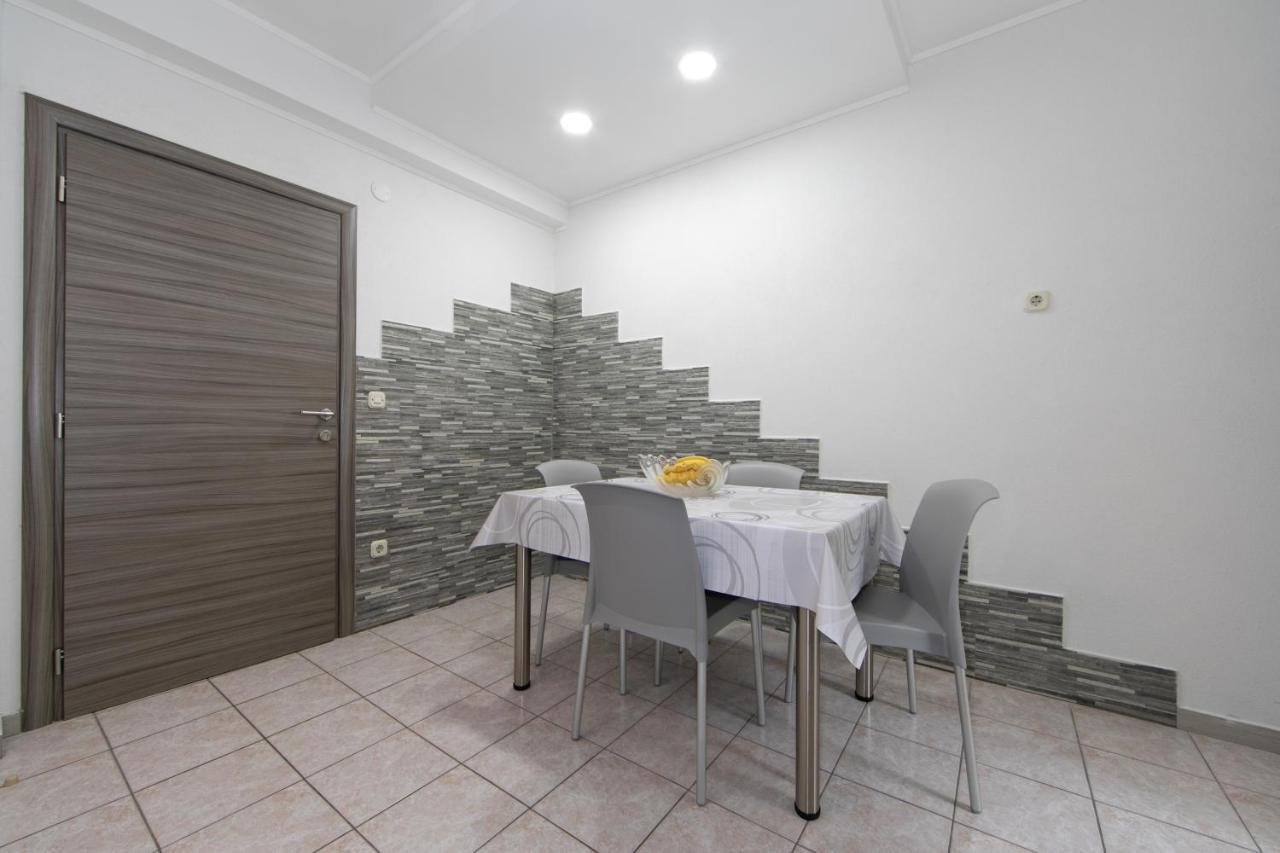Apartments Maja Tucepi Luaran gambar